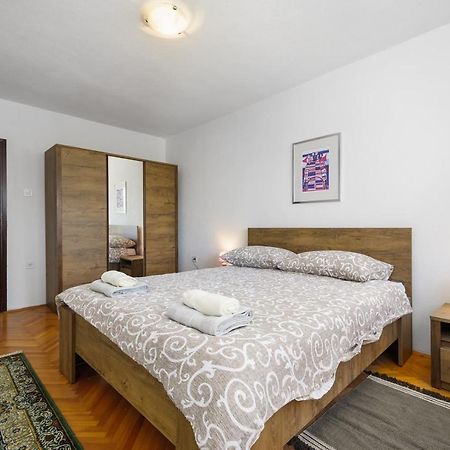House With Apartments Mila Умаг Экстерьер фото