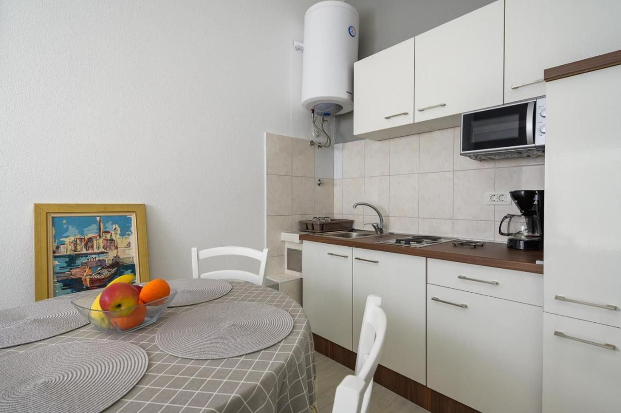 House With Apartments Mila Умаг Экстерьер фото