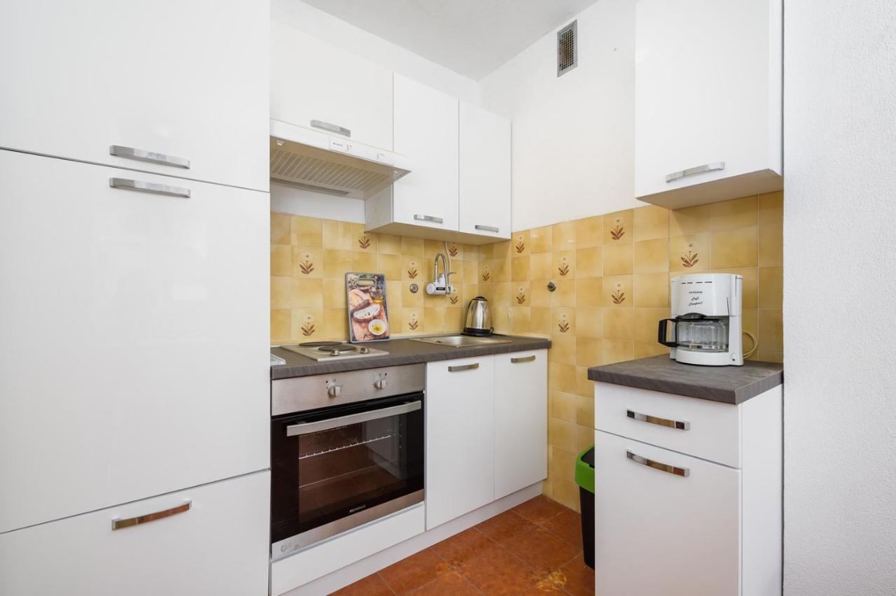 House With Apartments Mila Умаг Экстерьер фото